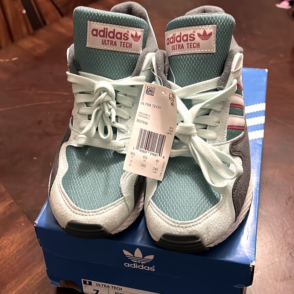 Male size 7 .